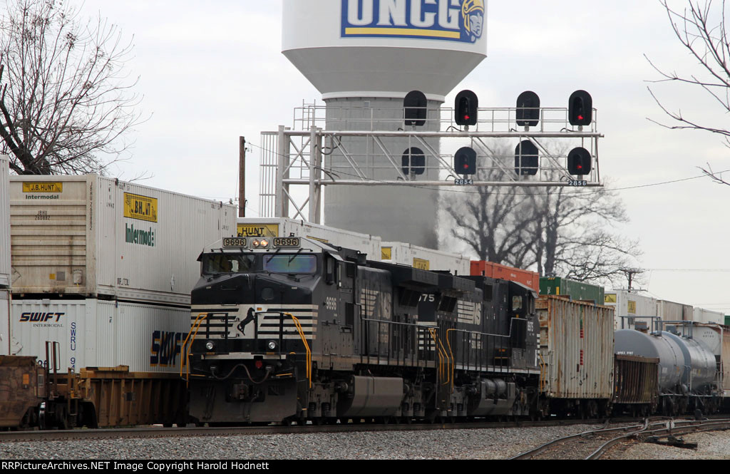 NS 9696 leads train 159 past train 214 at Aycock